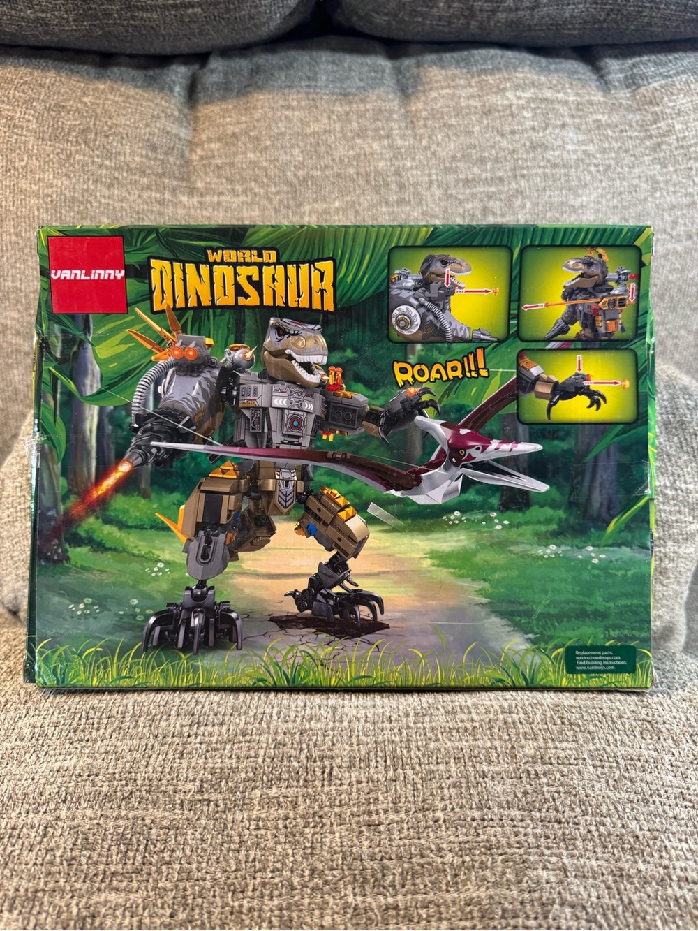 VANLINNY World Dinosaur 2-in-1 Building Blocks Set.